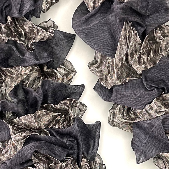 Luxe Metallic Silk Boa - Picture 5 of 6